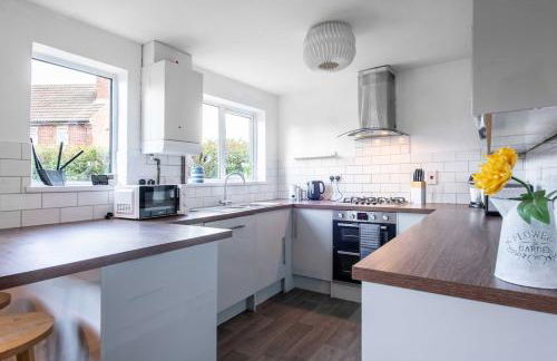 4 Bed Family & Contractor House with Games Room! - Foto 9