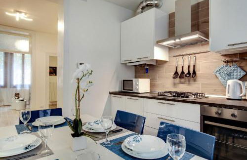 White Flowers with Canal View by Wonderful Italy - Foto 10