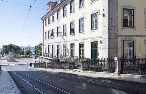 Chiado Stylish Bright Apt with AC - Photo 5