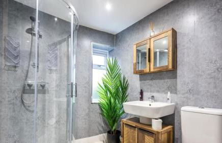 The Penthouse Tamworth Spacious 3 Bedroom Apartment in the town centre - Photo 8