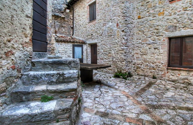 Historic Castle With View - Photo 31