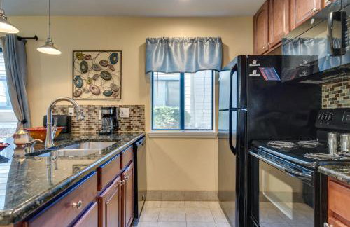 Englewood Apt with Patio in Denver Tech Center - Foto 3