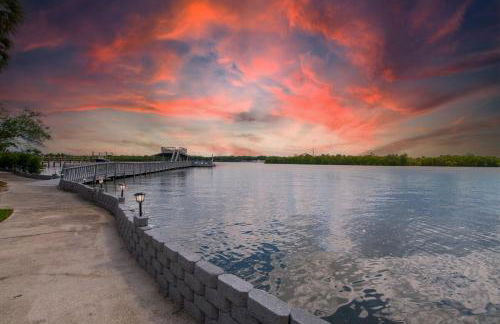 Huge Waterfront Mini-Resort w Gym, Dock & Pool - Foto 2