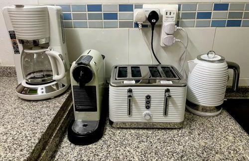 Sun-Drenched, Sea-View Apartment with Giant Patio! - Photo 62