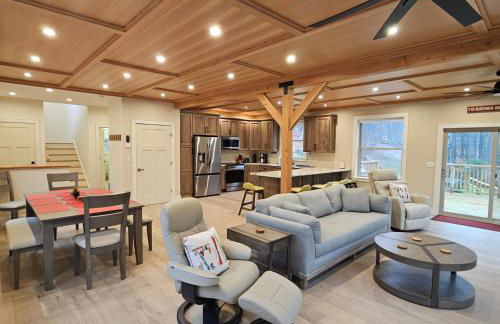 Powder Run - Modern 3BR Basecamp with Hot Tub, AC, EV Charger & Flat Parking - Foto 28