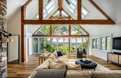 Stunning 4BR Retreat, Deck, Ping Pong, Near Marina - Foto 1