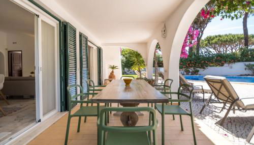 Traditional 3 bedroom villa with great pool in the heart of Vale do Lobo - Foto 4, Garden