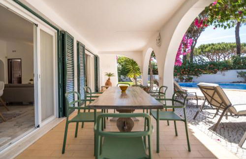 Traditional 3 bedroom villa with great pool in the heart of Vale do Lobo - Photo 4