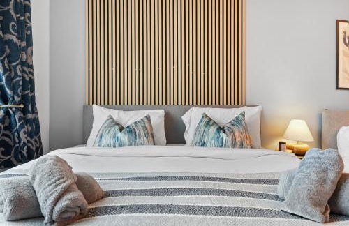 LONG TERM STAY SPECIAL OFFER AVAILABLE! 5-Bedroom Spacious, Stunning Design, Sociable Areas & Cosy House Near South Downs Park, Sleeps 11 with GAMES Room, PRIVATE PARKING and GARDEN - by Blue Puffin Stays - Foto 67