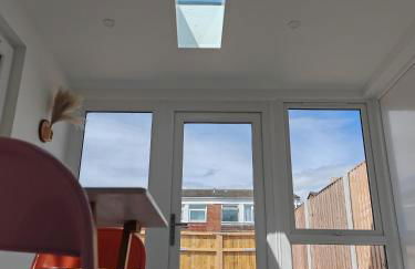 Gated 2 Guests Private House Free Parking - Foto 5