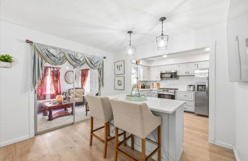 Spacious Backyard • Alfresco Dining • Pet Friendly - Foto 24