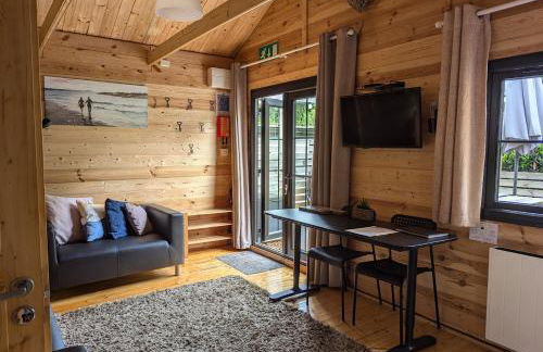 'Monktonmead Lodge' in secluded setting, with private indoor pool. - Photo 17