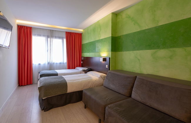 Apartamentos Recoletos - Photo 11