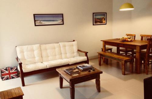 Aconchegante Apartamento de 3 Quartos com Varanda, Ar e cozinha completa - Cabo Frio - Foto 1