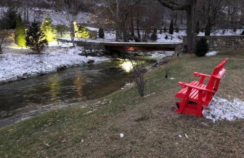 Fairytale: Hot Tub & Trout Stream & Petting Zoo? - Foto 4