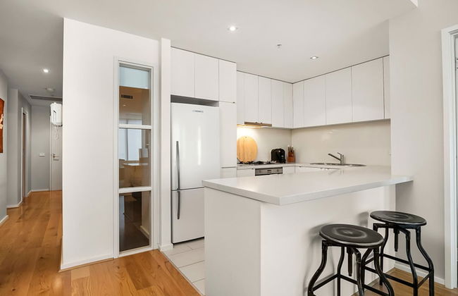 Waterfront Melbourne Apartments - Photo 41