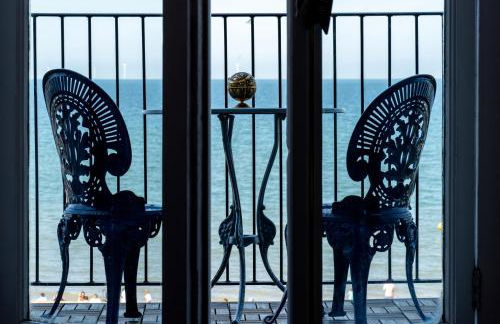 Signature Beachfront Home, Panoramic Sea Views & Marble Fireplace - Foto 14