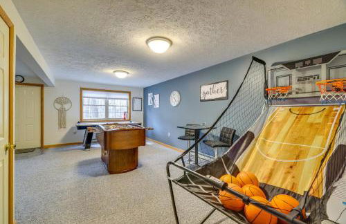 Hot Tub, Game Room! Poconos Home 22 Mi to Slopes - Foto 23