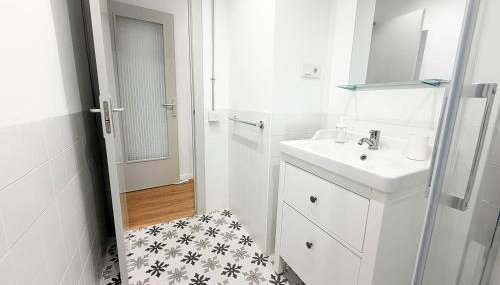 Apartamento reformado de 3 habitaciones en Sagrada Familia - Photo 4