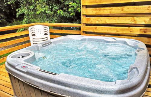Kingfisher Lodge - Private Hot Tub - Infrared Sauna - Dog Friendly - Photo 1