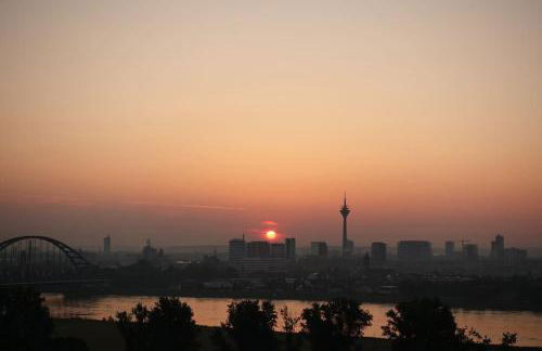 Rheinblick - Wohnung direkt bei Düsseldorf mit toller Aussicht - Foto 2