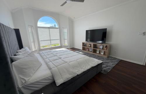 Luxury Lakefront 4BR - Corporate & Extended Stay Friendly - Foto 45