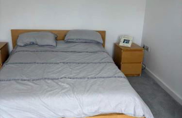 Modern Large 4-Bed Property sleeps 10 in Abergele - Photo 2