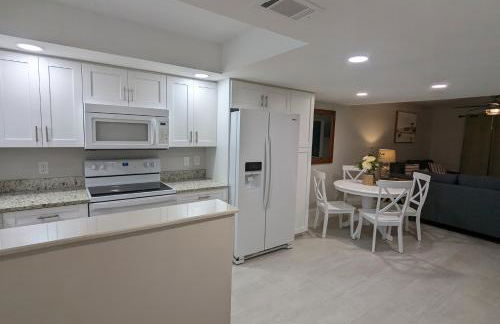 NEW condo! Just 15 min to Ft Myers and Sanibel beach! Great Location!! - Foto 5