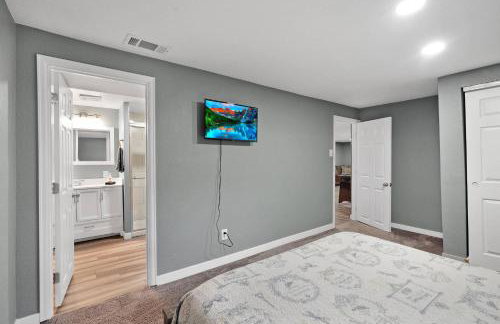 Arvada Retreat + 6 BD + Movie Theater - Photo 32