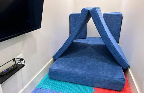 Peaks & Pines Modern Gem, 2 Kings, Bunks, Hot Tub, Walkable, Kid's Cove - Foto 23