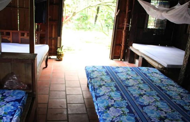 Peaceful Homestay in the Middle of Fruit Garden - Room With Four Double Beds - Foto 3