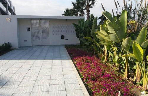 Apartamento en primera línea de playa, con piscina y garaje en Torrox Costa - Photo 15