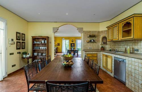 Architectural jewel between sea and mountains - Foto 21