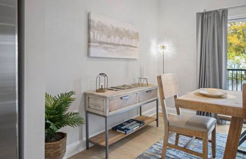 NEW Luxury Condo, Rooftop Terrace, EV Charger! - Foto 17