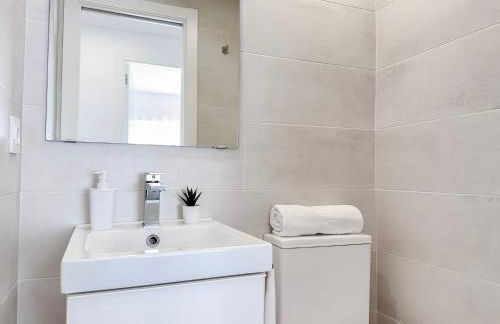 NUEVO, a 70 metros de la playa y con vistas al mar - Foto 29