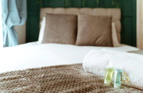 *Luke Stays Oswald Terrace* - Foto 14