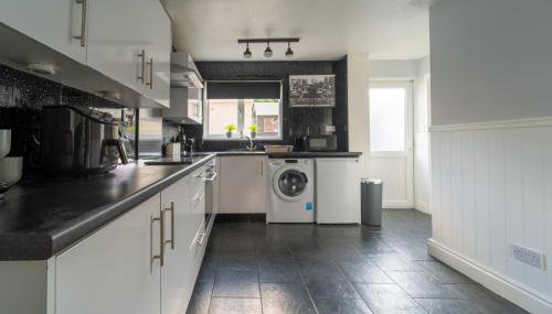 Spacious 3 Bed House, 5mins to HS2/ NEC/Airport. - Foto 3, stove, pet friendly