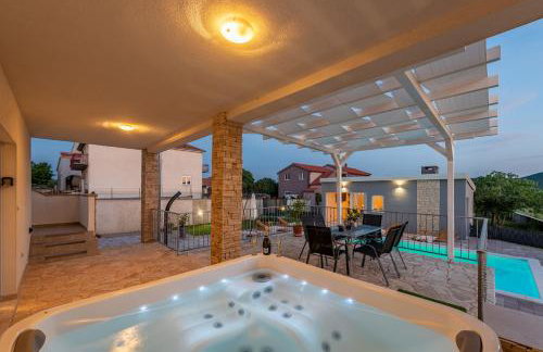 Villa SALT bazen,jacuzzy - Foto 27