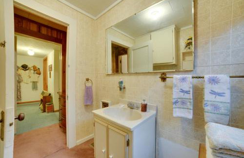 Peaceful Hazel Cottage with Deck and Yard! - Foto 23