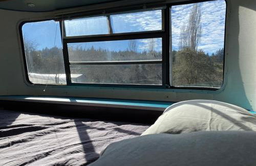 Peaceful Farm Airstream Camper Retreat - Hot Tub - Foto 11