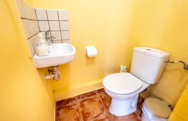 Luxurious Private Cabin Pool Hottub & Fireplace - Photo 11