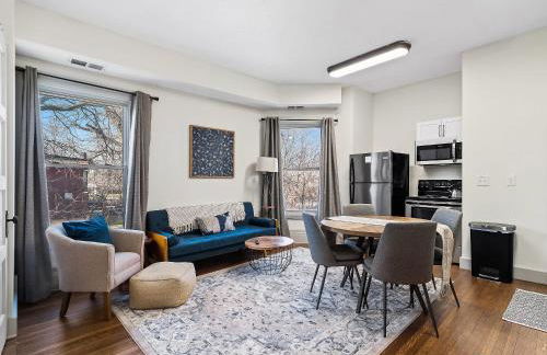 Carriage Manor - Sun Soaked 1BR - Close to CCF - Foto 1