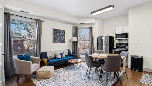 Carriage Manor - Sun Soaked 1BR - Close to CCF - Foto 1