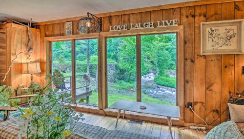 Berkshire Riverfront Ski Cabin Close to Hiking! - Foto 2