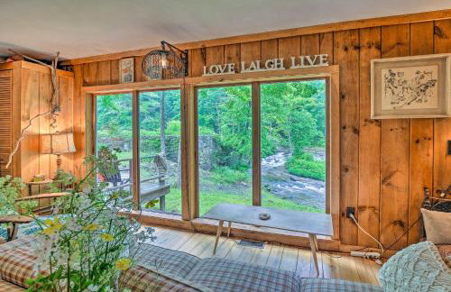 Berkshire Riverfront Ski Cabin Close to Hiking! - Foto 2