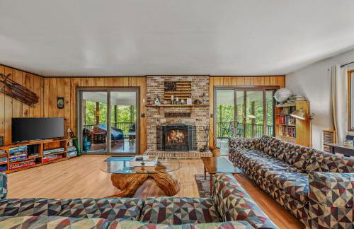 Chesnutt Cabin - Riverfront, Fire Pit, Game Room, Wifi, Screen Porch, View, King Bed - Foto 10