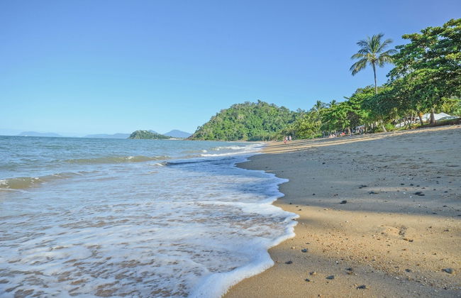 Beachfront Apartments on Trinity Beach - Photo 35