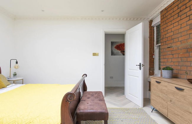 4-bed Flat in West London, Sleeps 8, 8 min to Tube - Foto 4