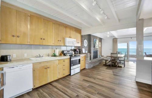 ON THE SAND!! Private Beach! OCEAN FRONT HOT TUB!! - Foto 11