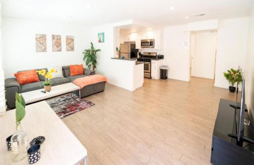 Stylish 1 Bedroom Apartment in Hollywood Near Downtown LA Free Gated Parking Full Kitchen - Foto 1